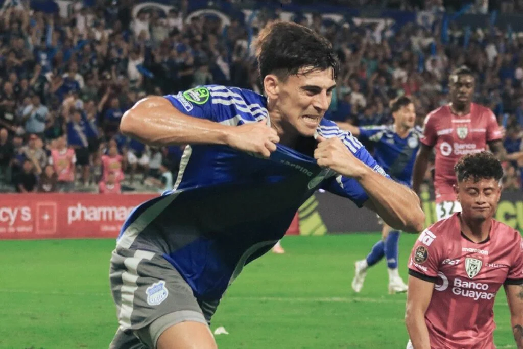 ¡El Bombillo despierta! Emelec aplasta 2-0 a Independiente del Valle - Ignacio Guerrico celebra su gol